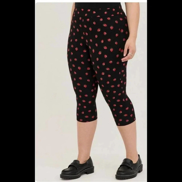 Torrid Pedal Pusher Signature Waist Liquid Legging - Picture 1 of 6